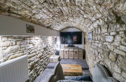 Eastgate Cabaña | Cosy Cave Stanhope Castle