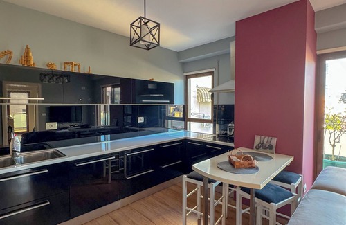 Tirana Apartamento | Cosy Central 2BR w/Balconies, Chill Room and Plant Filled Vibes - Tirana