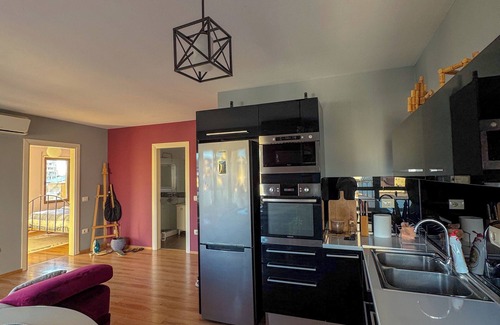Tirana Apartamento | Cosy Central 2BR w/Balconies, Chill Room and Plant Filled Vibes - Tirana