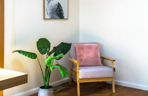 Olinda Casa | Cosy, central Olinda Camellia Cottage