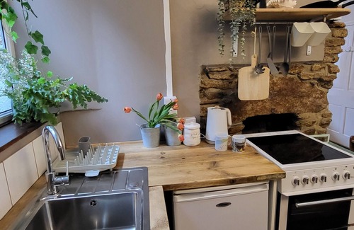 St Just Apartamento | Cosy Central St Just Apartment with Wood burner fireplace. Close to great walks.