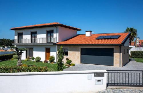 Barcelos Chalet De Esquí | Cosy Chalet in Várzea with Private Pool