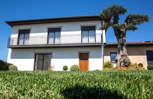 Barcelos Chalet De Esquí | Cosy Chalet in Várzea with Private Pool