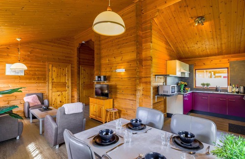 Gramsbergen Chalet De Esquí | Cosy chalet on versatile holiday park