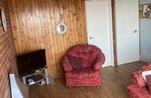 Amroth Chalet De Esquí | Cosy chalet with breathtaking sea views of the bay. Pet friendly.