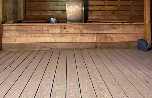 Stroud Cabina | Cosy chalet with sauna and hot tub
