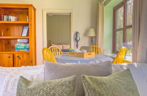 Kewstoke Casa | Cosy & Characterful, Seaside Cottage, Dog Friendly
