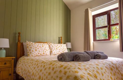 Kewstoke Casa | Cosy & Characterful, Seaside Cottage, Dog Friendly