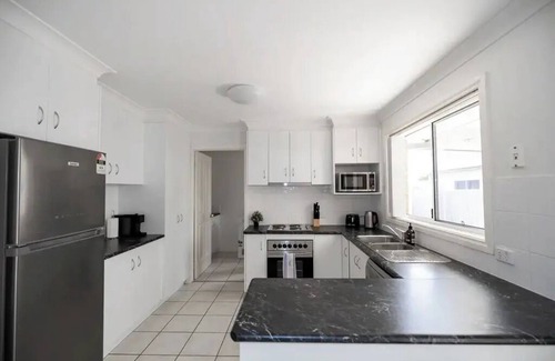 East Wagga Wagga Apartamento | Cosy city escape, a short walk to the river!