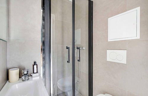 18th Arrondissement Apartamento | Cosy Cocoon for 2P With A/C - Near Montmartre