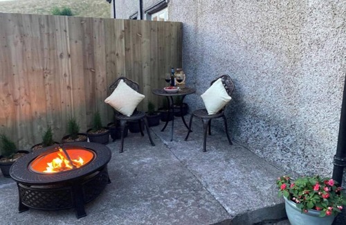 Talgarth Cabaña | Cosy, comfy & tranquil farm cottage with log fire & country walks from the door