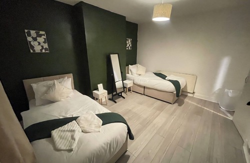 Harehills Casa | Cosy Contractor Stay-Sleeps 4