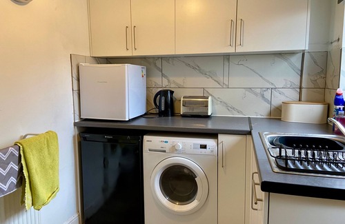 Healey Lane Casa | Comfortable 1 Bed House in Batley - Sleeps 3
