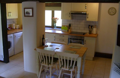Sheviock Cabaña | Cosy Converted Barn Cottage in Peaceful Rural Wooded Setting, Close to the Coast