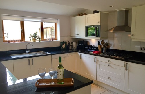 Shipton under Wychwood Cabaña | 2 BDR, 2BA, cama con dosel, habitación doble con baño, quemador de registro.