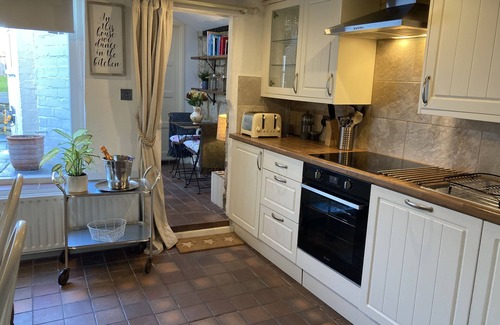 Winchcombe Cabaña | Cosy Cotswold Cottage, in the heart of historic Winchcombe