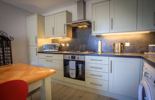 Nairn Cabaña | Cosy Cottage 2 minutes from the Beach! Free Parking. Pets welcome.