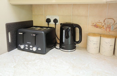Hillsborough Cabaña | Cosy cottage 5 Minutes from Royal Hillsborough