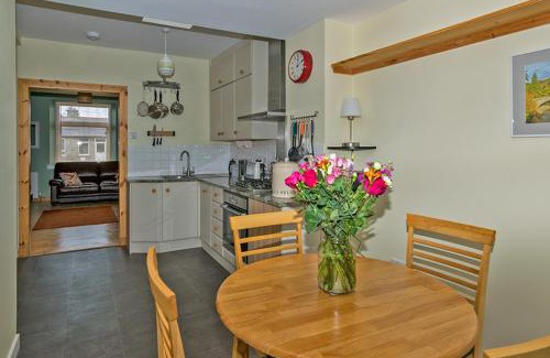 Lossiemouth Casa | Cosy Cottage Close to East Beach, Shops, Restaurants and RAF base