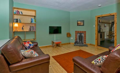 Lossiemouth Casa | Cosy Cottage Close to East Beach, Shops, Restaurants and RAF base