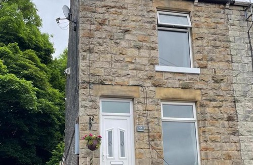 Stocksbridge Casa | Cosy Cottage edge of Peak District -Log Burner UK