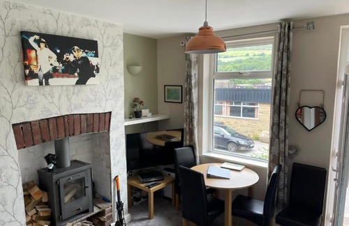 Stocksbridge Casa | Cosy Cottage edge of Peak District -Log Burner UK