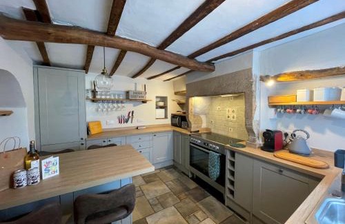 Stoney Middleton Casa | Cosy Cottage for 6 & Pets Friendly in Hope Valley Pass the Keys