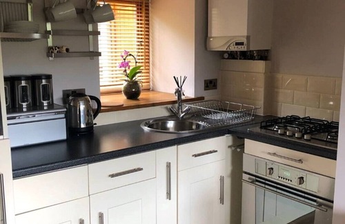 Oxenhope Cabaña | Cosy cottage for two with secure parking and EV charging