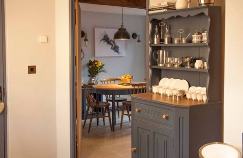Brecon Cabaña | Cosy cottage in hamlet with pub, near Brecon - children and/or dogs welcome!