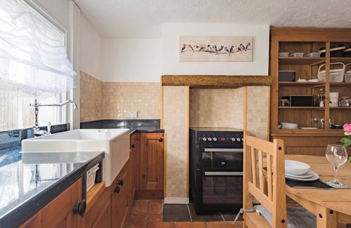 Temple Ewell Cabaña | Cosy cottage in Temple Ewell, walk to the local pub and Kearsney Abbey