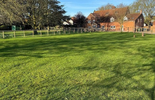 Whissonsett Cabaña | Cosy Cottage in the Norfolk Countryside