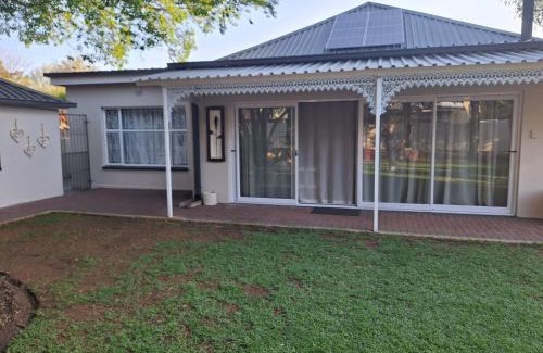 Parys Casa | Cosy Cottage on Boom - Loadshedding Friendly