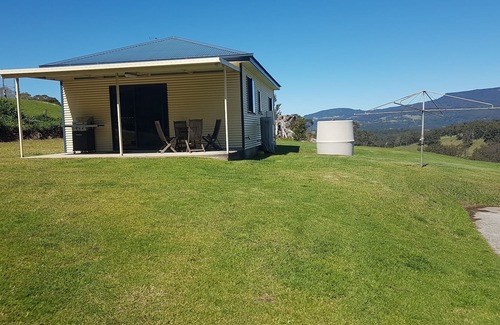 Curramore Cabaña | Cosy Cottage on Rainforest acreage with Waterfall