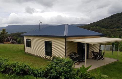 Curramore Cabaña | Cosy Cottage on Rainforest acreage with Waterfall