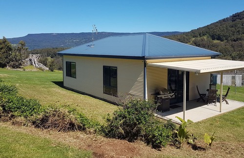 Curramore Cabaña | Cosy Cottage on Rainforest acreage with Waterfall