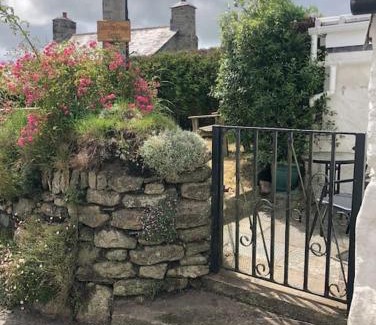 Fivelanes Casa | Cosy Cottage Real Fire Nearby Pub Garden Parking