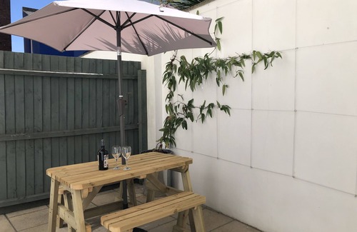 Boscombe Cabaña | Cosy cottage, short walk to beach and restaurants