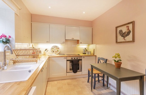 Rowsley Cabaña | Cosy Cottage with all year indoor pool, set in 9 acres of garden, amazing views