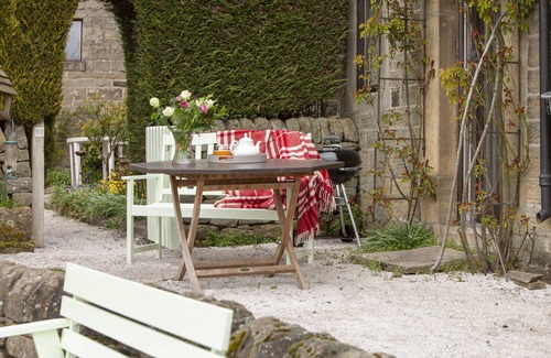 Rowsley Cabaña | Cosy Cottage with all year indoor pool, set in 9 acres of garden, amazing views