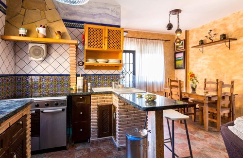 Los Guajares Otro | Cortijo con encanto, vistas, piscina y wifi