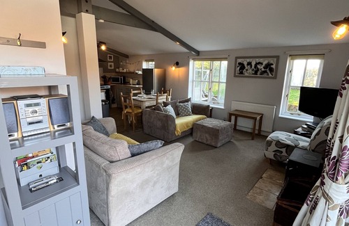 Monk Soham Casa | Cosy cottage with log burner, hot tub and pet friendly.