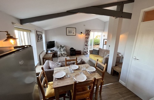 Monk Soham Casa | Cosy cottage with log burner, hot tub and pet friendly.
