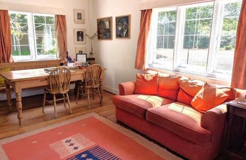 Ford Casa | Cosy Cottage with Large Garden I Semi Rural Retreat! Nearby Countryside, Beaches & Goodwood - Chichester Holiday Properties