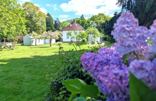 Ford Casa | Cosy Cottage with Large Garden I Semi Rural Retreat! Nearby Countryside, Beaches & Goodwood - Chichester Holiday Properties