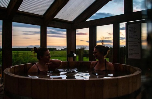 Scunthorpe Casa | Cosy Cottage with Spa, Catering, Nature Reserve Walks, Large Garden, Free Parking - Self Checkin