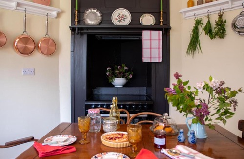 Scunthorpe Casa | Cosy Cottage with Spa, Catering, Nature Reserve Walks, Large Garden, Free Parking - Self Checkin