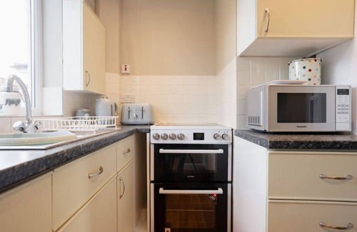 Rossett Casa | Cosy cottage with spacious bedrooms! Sleeps 7!