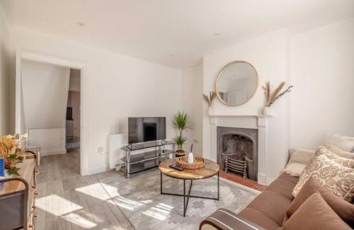 Windsor City Centre Casa | Cosy Cottage: Your Central Windsor Retreat