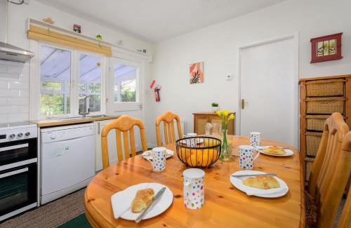 Rhyd-y-foel Casa | Cosy country cottage, nearby beaches attractions A55