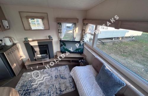 Selsey Casa | Cosy Cove at Seal Bay - 2 Bedroom Holiday Home on White Horse
